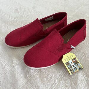 NWT  TOMS Alpargata Classic Red Size 8